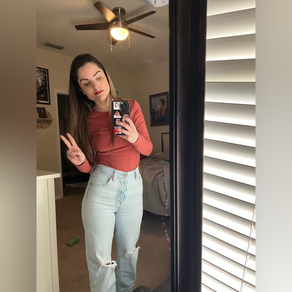 Meet your Posher, Amanda - Picture 2 of 3